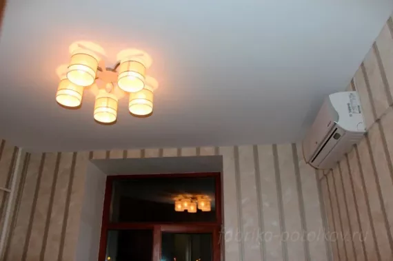 Белое бесшовное полотно-Danke натяжные потолки